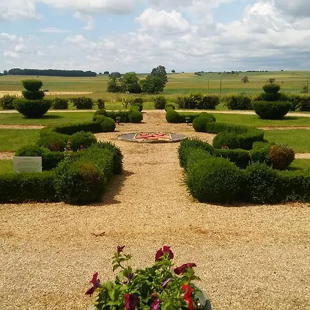 Manoir De Vilaines * Varennes (Vienne)