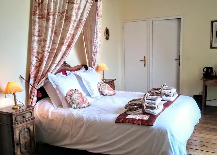 Manoir De Vilaines * Varennes (Vienne)