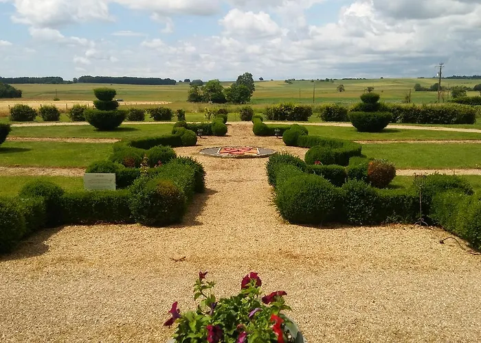 Manoir De Vilaines * Varennes (Vienne)