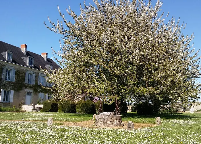 Manoir De Vilaines * Varennes (Vienne)